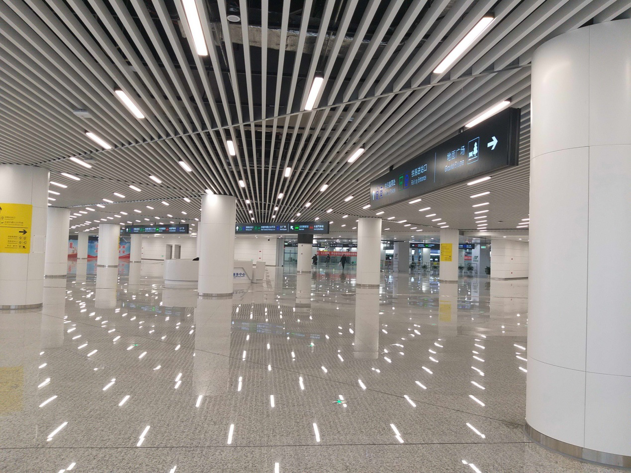 这是欧斯宝集成吊顶重庆北站南广场工程案例效果图5